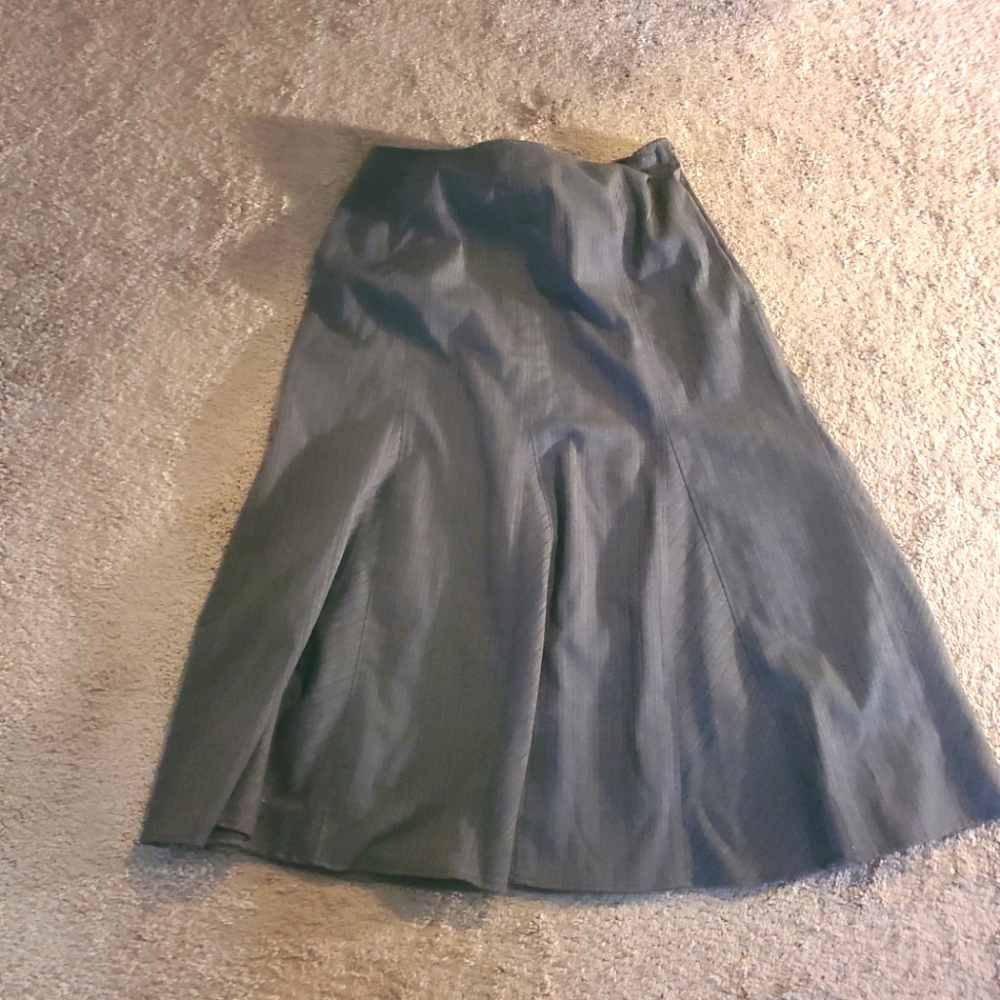 gray skirt